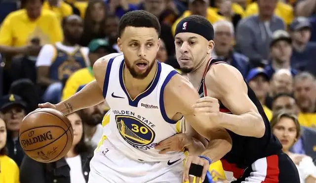  揭秘库里亿元续约：勇士队战略布局与争冠雄心的交织之谜